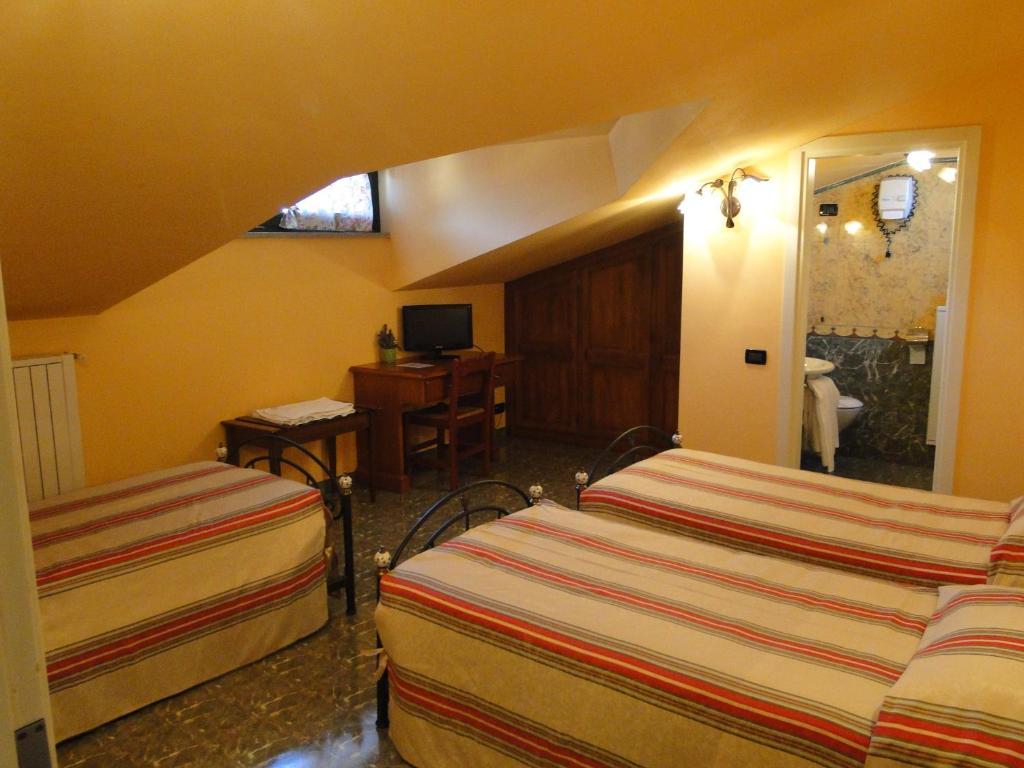 Hotel Le Lanterne Borgo San Dalmazzo Zimmer foto